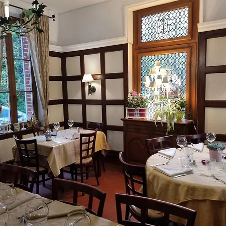 De La Foret מלון *